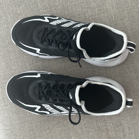 Women’s adidas size 9 shoe. Barely used - Picture 2 of 4